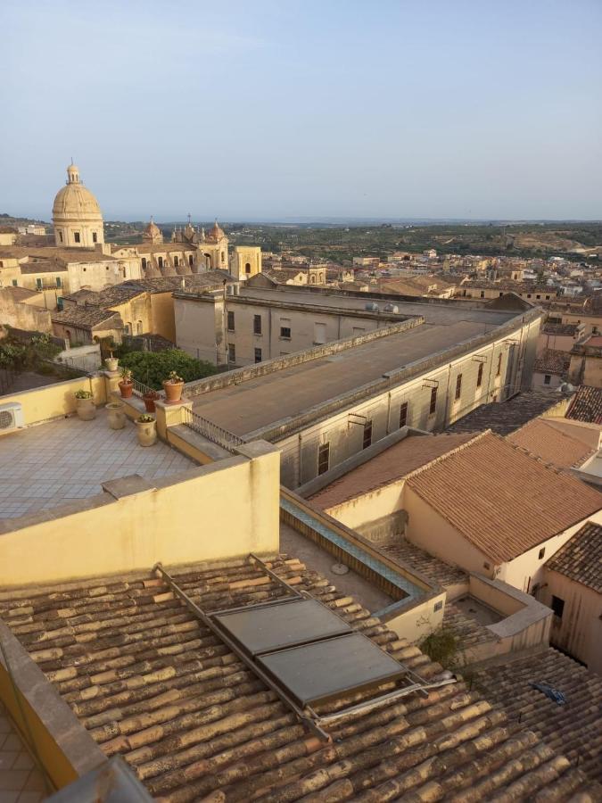 La Finestra Su Noto Hotel Kültér fotó